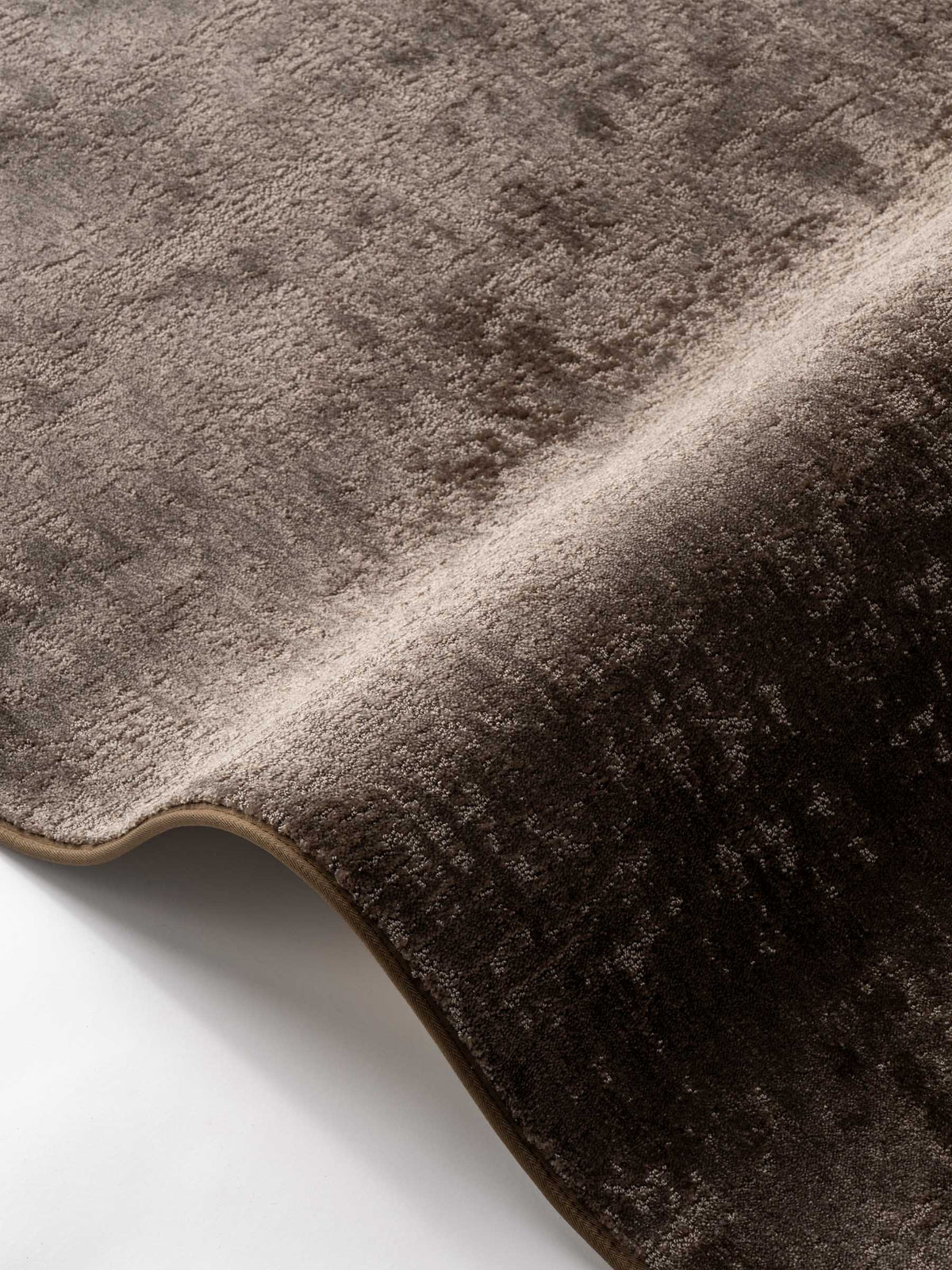 Airo soft pile rug in Deep Brown – NORUM