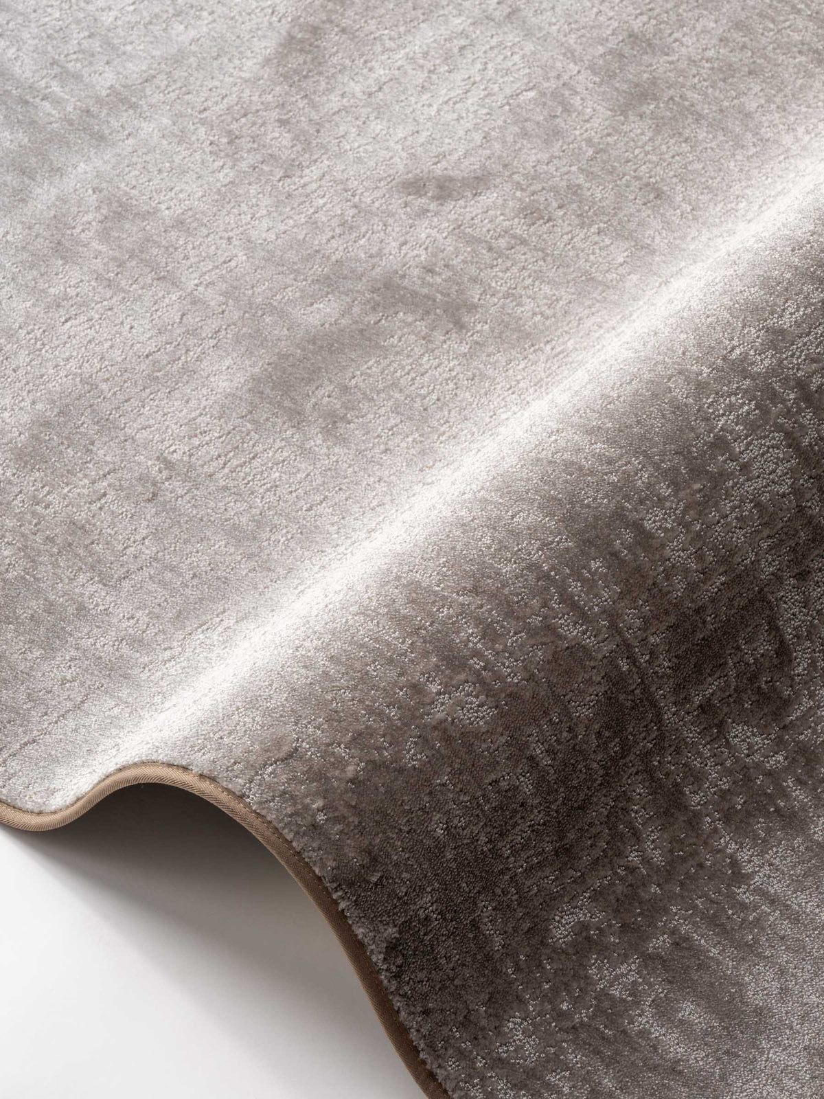Airo soft pile rug in Velvet Sand – NORUM