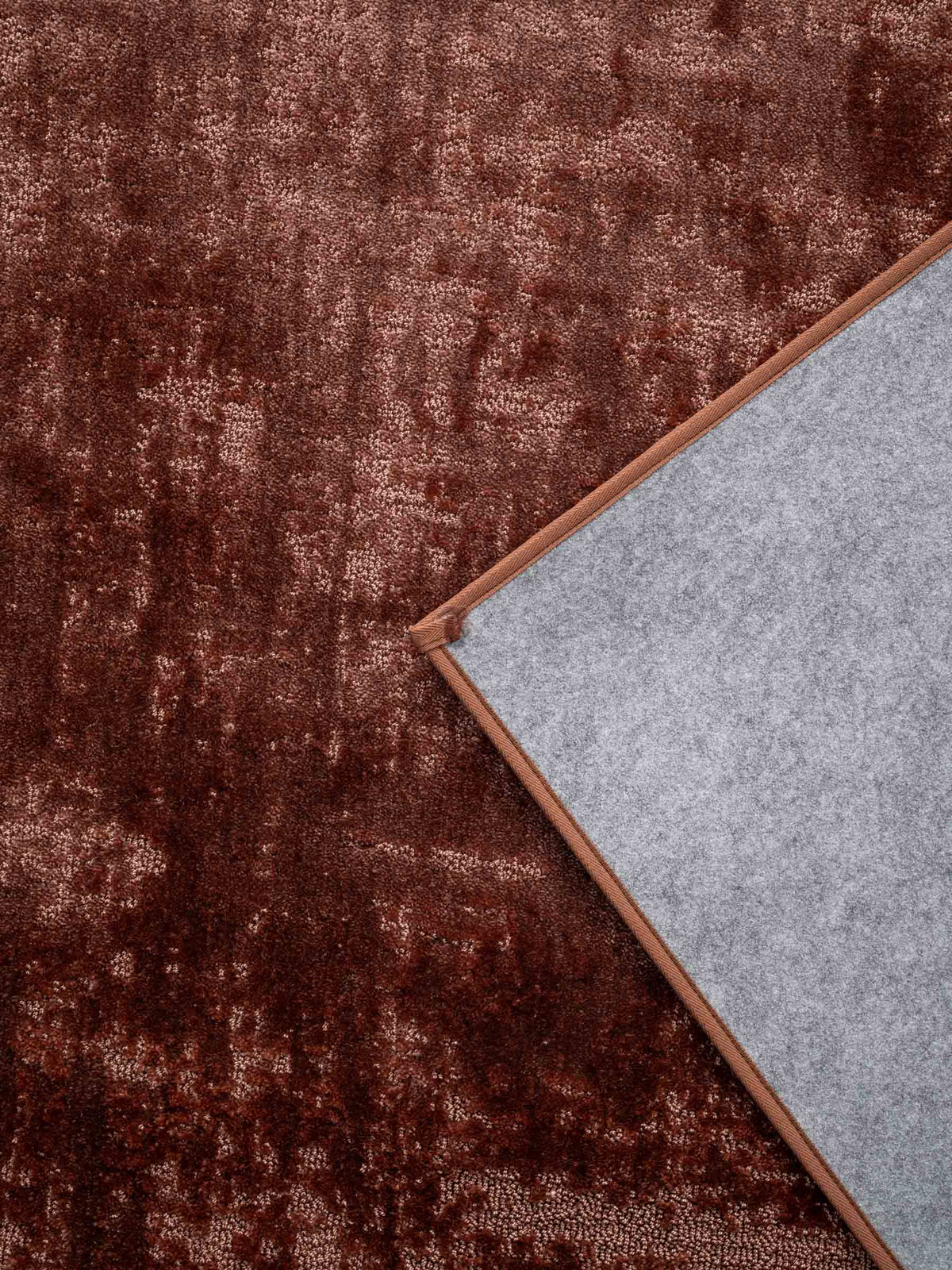 Airo soft pile rug in Warm Mahogany – NORUM