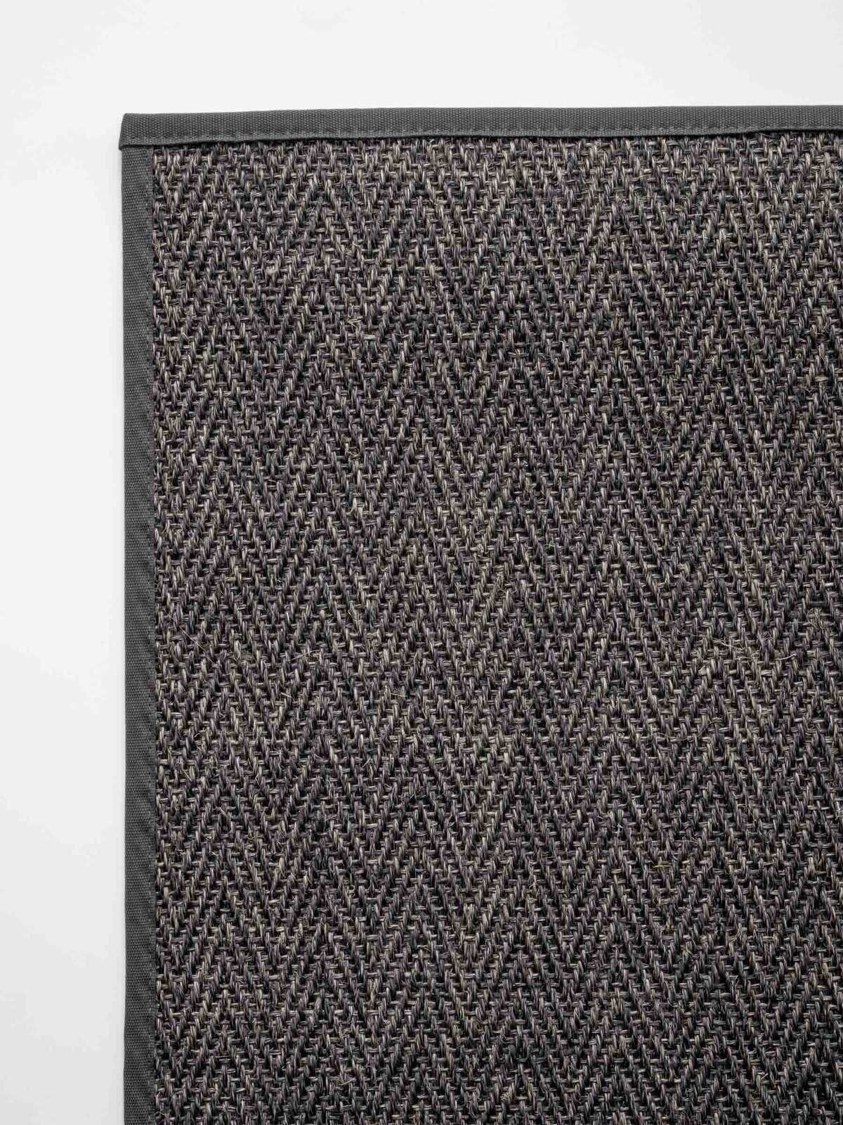 Arden sisal rug in Muted Anthracite – NORUM