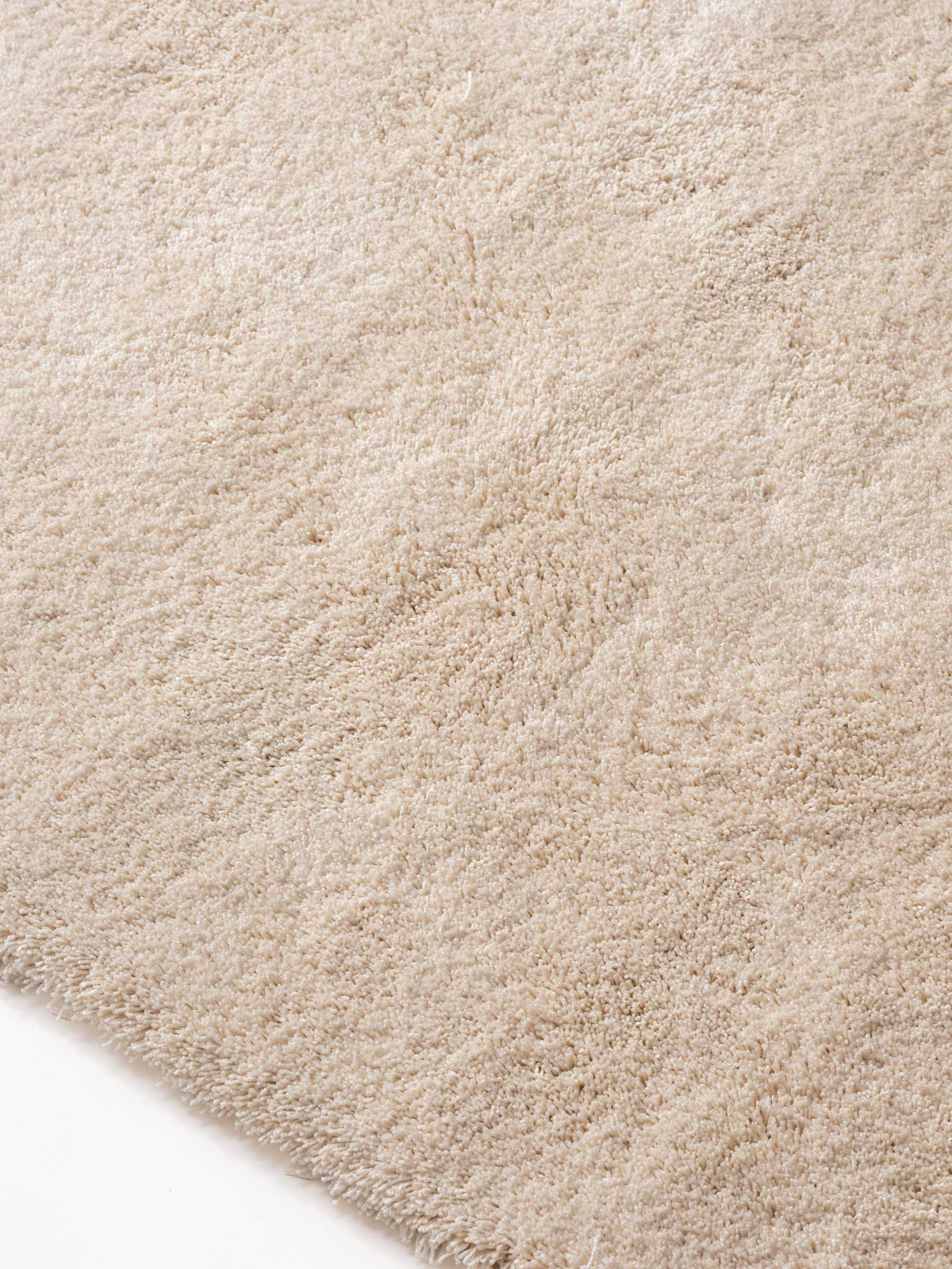 Avela soft pile rug in Off White – NORUM