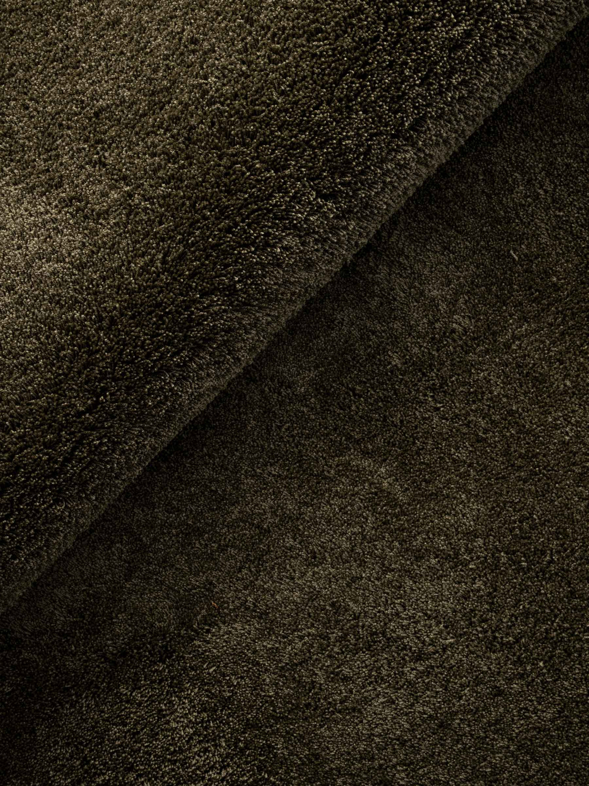 Avela soft pile rug in Olive Green – NORUM