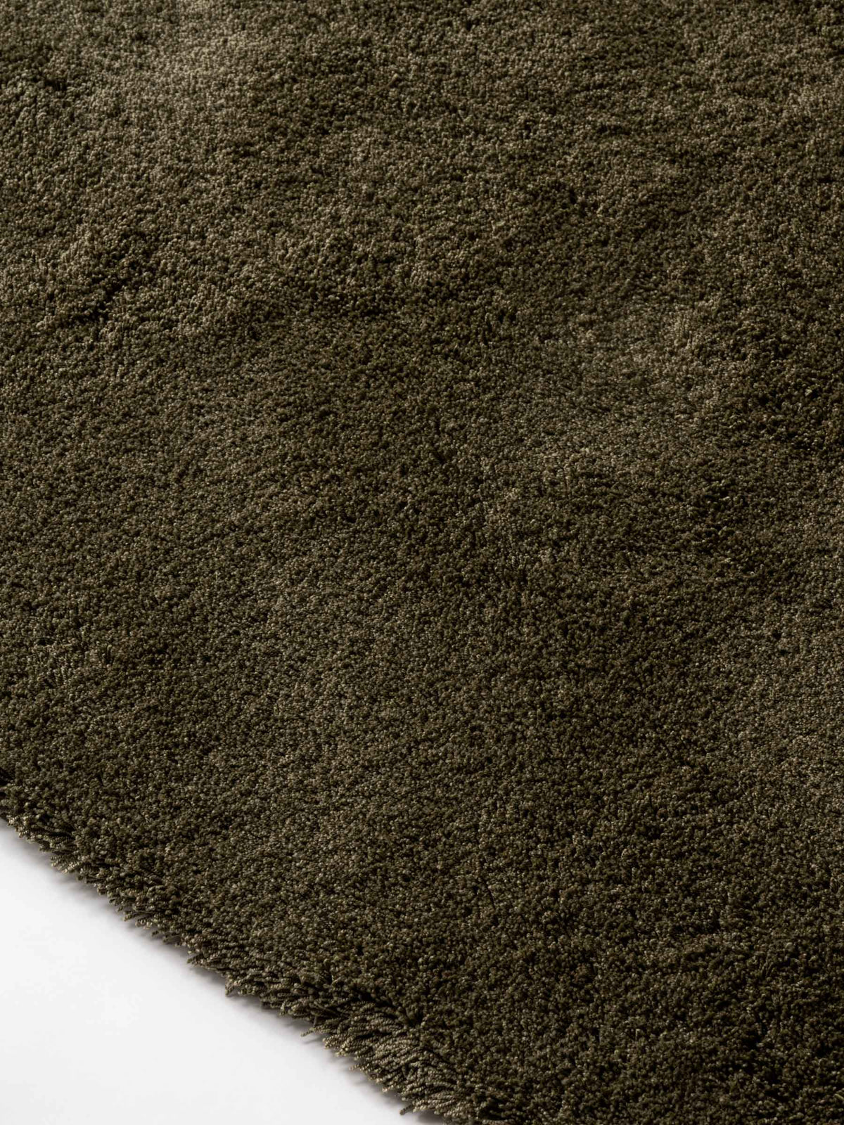 Avela soft pile rug in Olive Green – NORUM