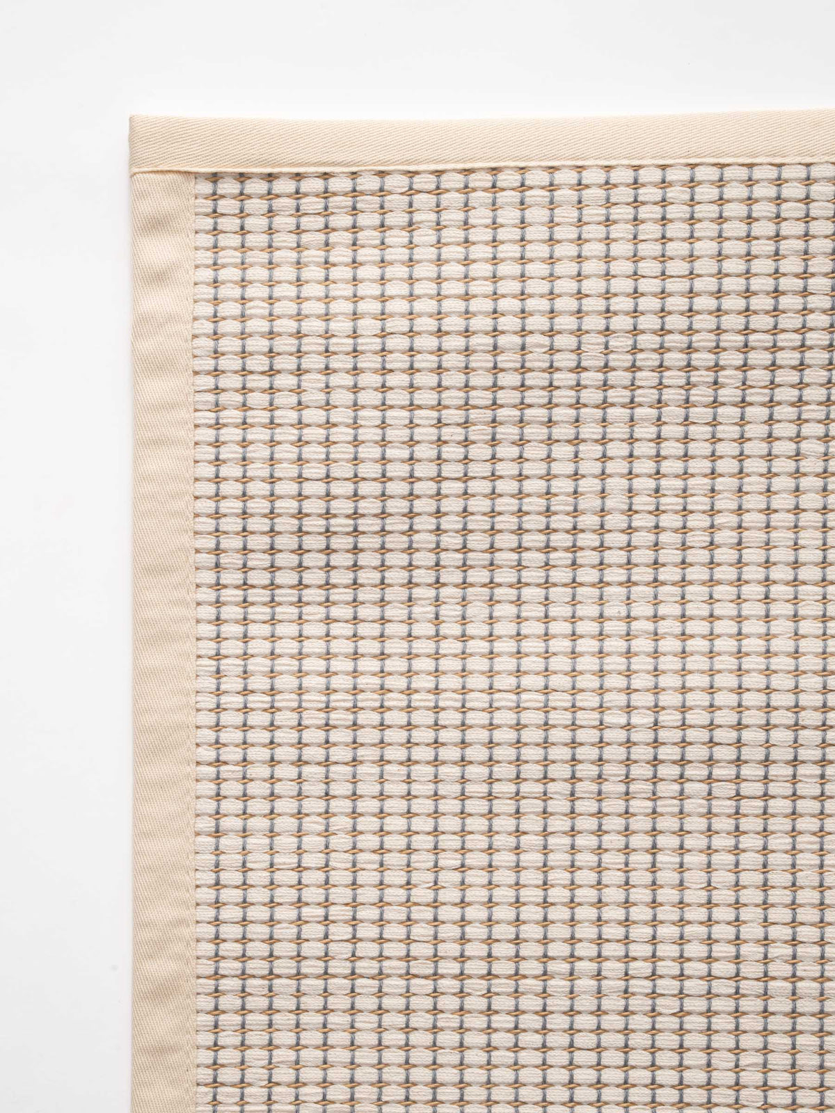 Lyra cotton-paper yarn rug in Pure White – NORUM