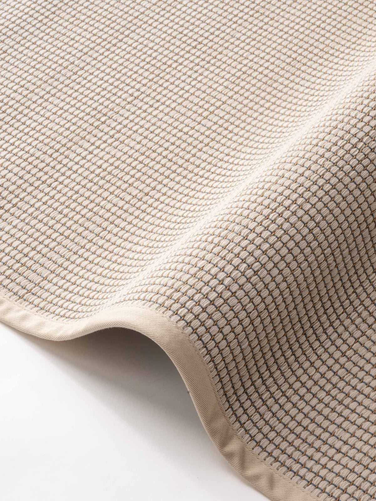 Lyra cotton-paper yarn rug in Pure White – NORUM