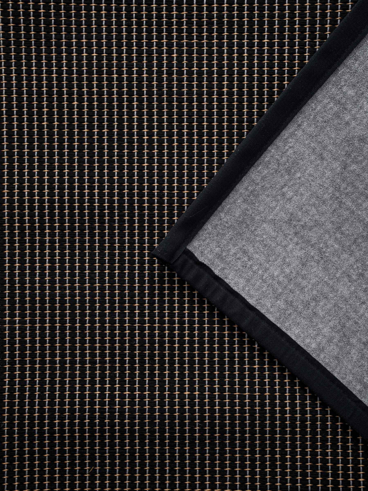Lyra cotton-paper yarn rug in Soft Black – NORUM
