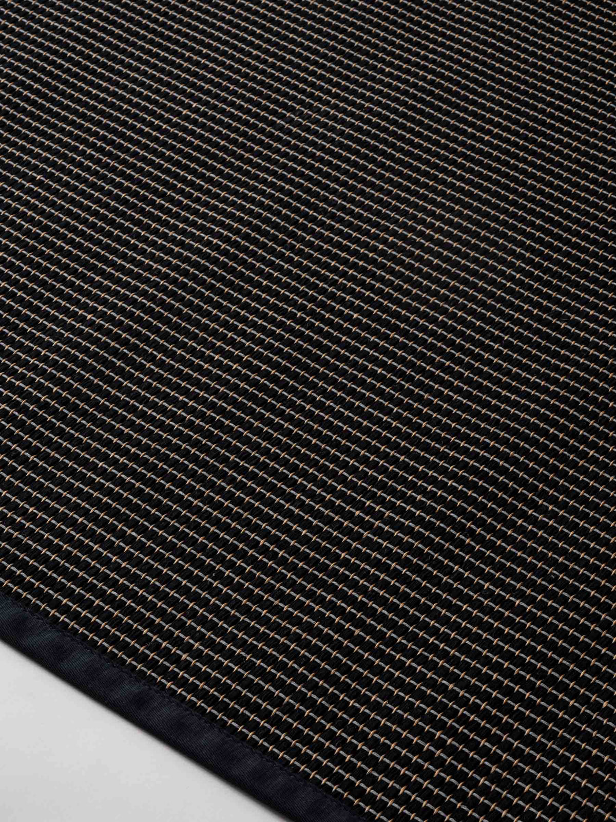 Lyra cotton-paper yarn rug in Soft Black – NORUM