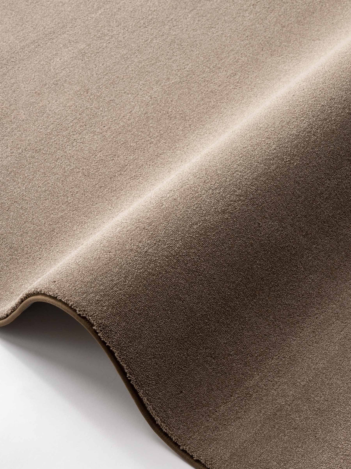 Noemi soft pile rug in Soft Brown – NORUM