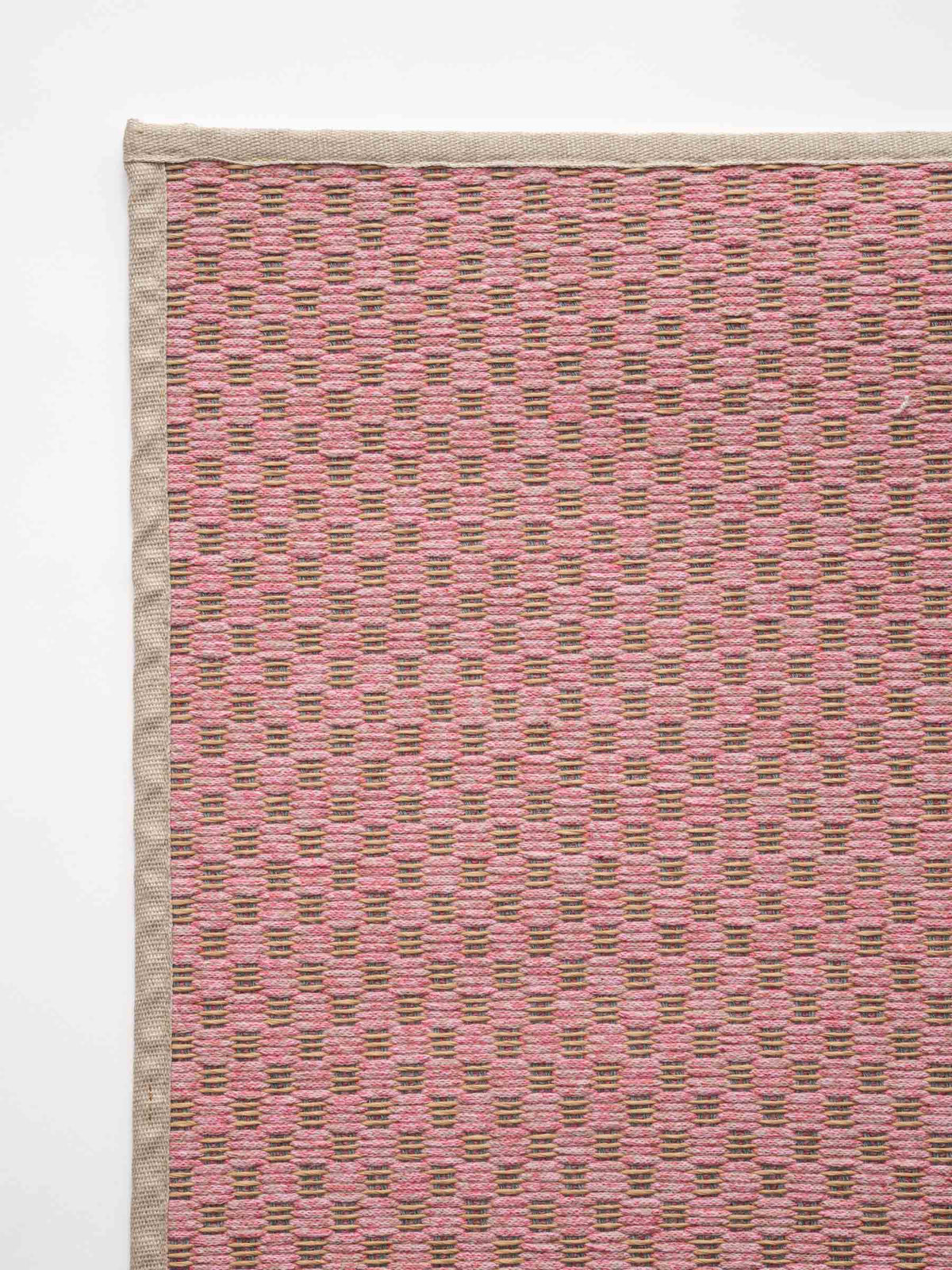 Nori cotton-paper yarn rug in Fresh Pink – NORUM