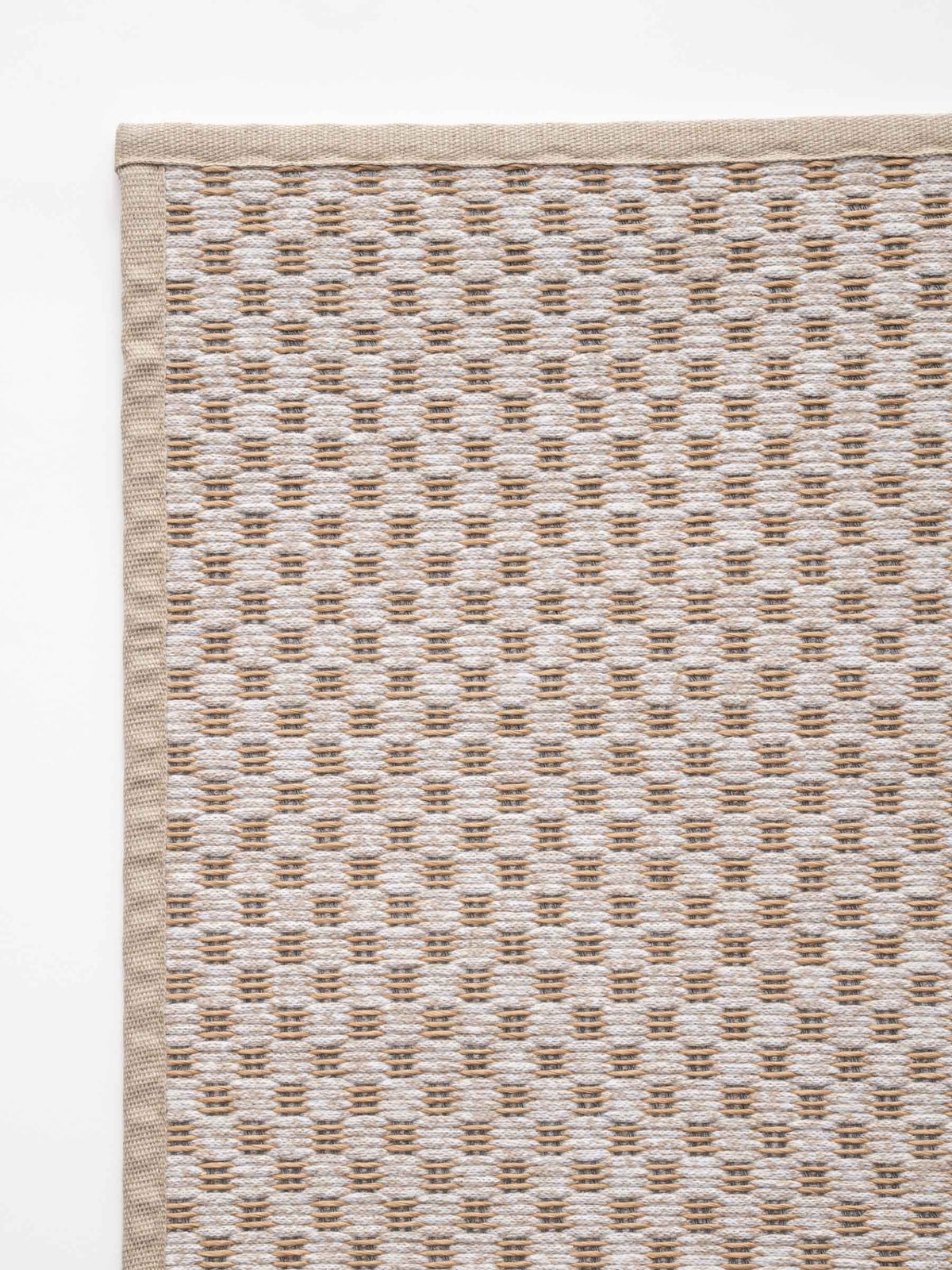 Nori cotton-paper yarn rug in Linen White – NORUM