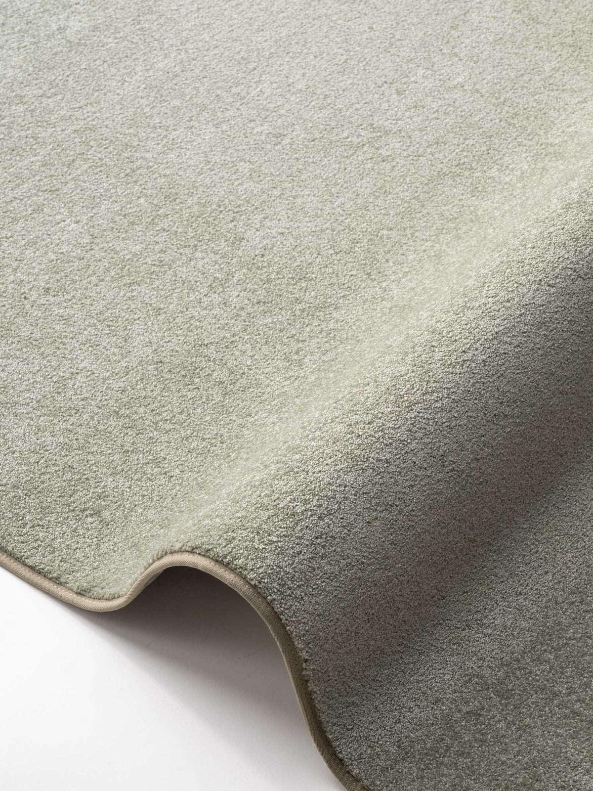 Nuva soft pile rug in Light Green – NORUM