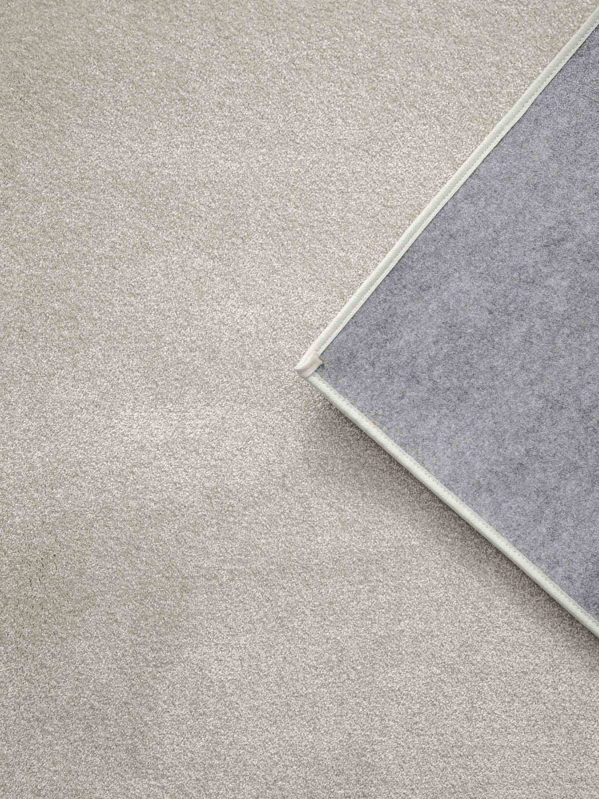 Nuva soft pile rug in Soft Grey – NORUM