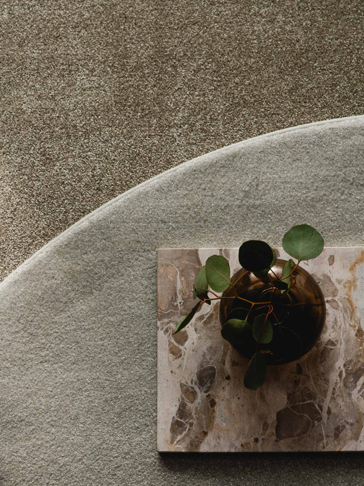Nuva soft pile rug in Soft Grey – NORUM