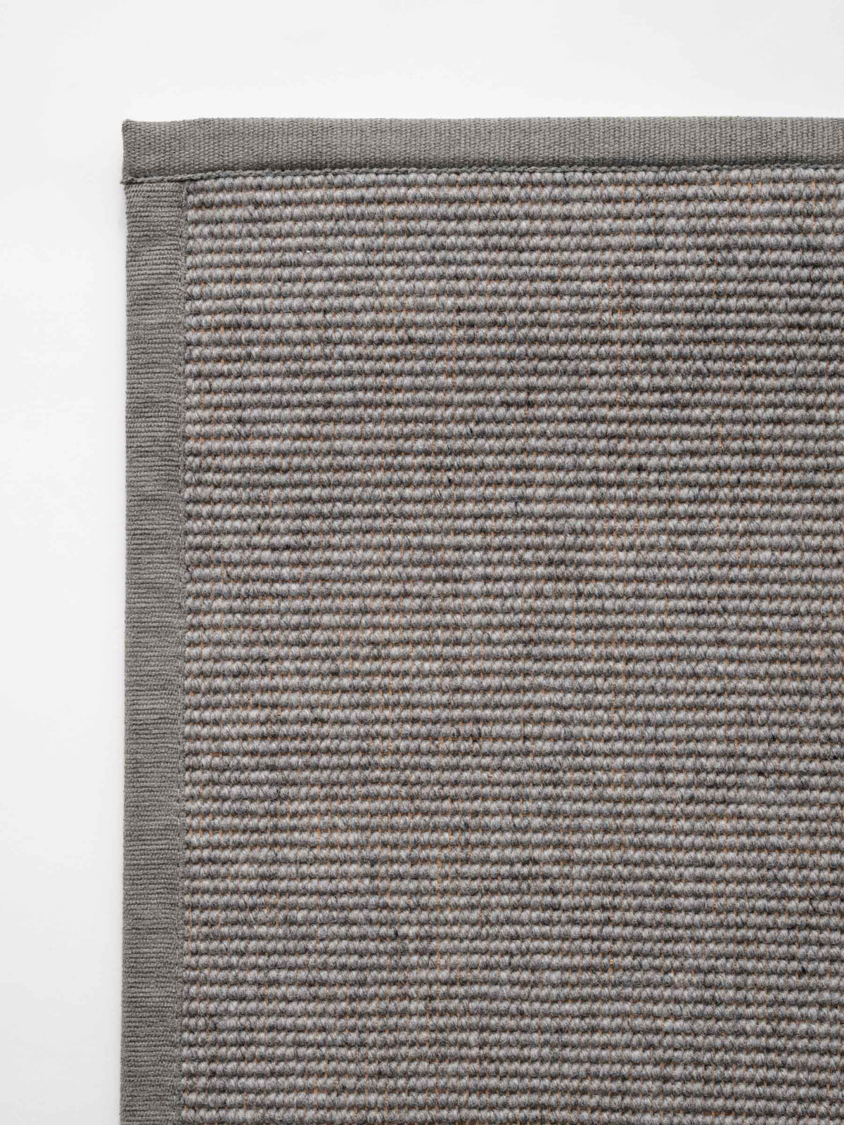 Sarea wool rug in Stone Grey – NORUM