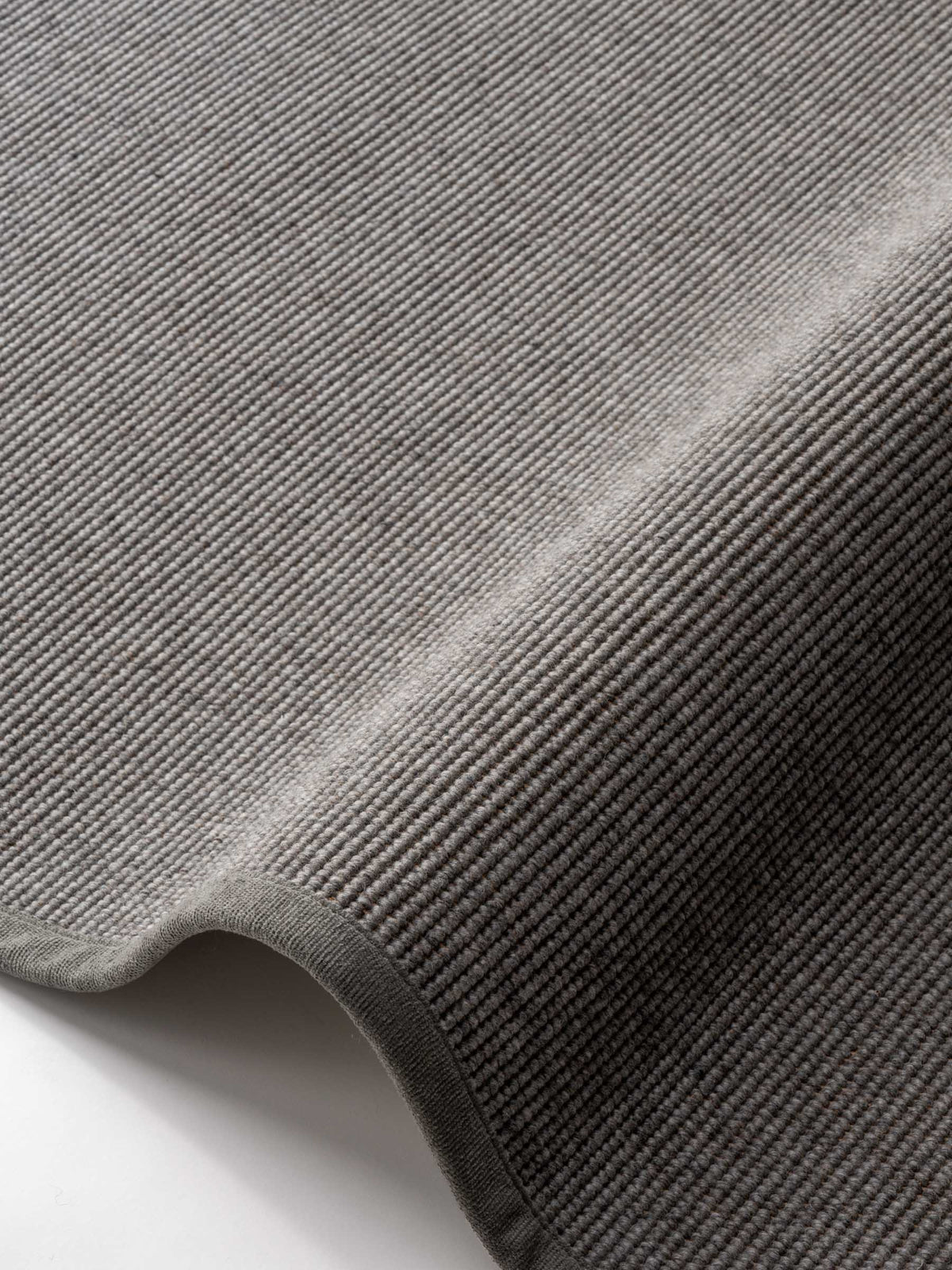 Sarea wool rug in Stone Grey – NORUM