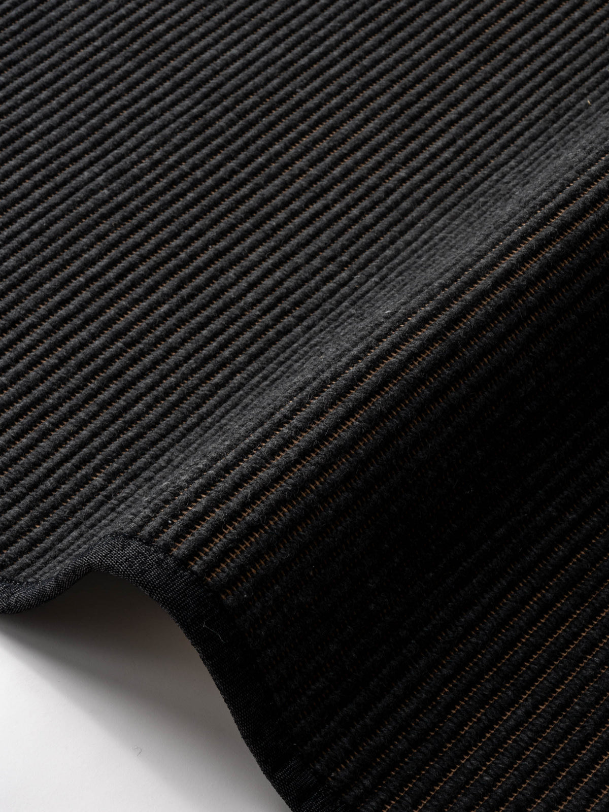 Taive wool rug in Soft Black – NORUM