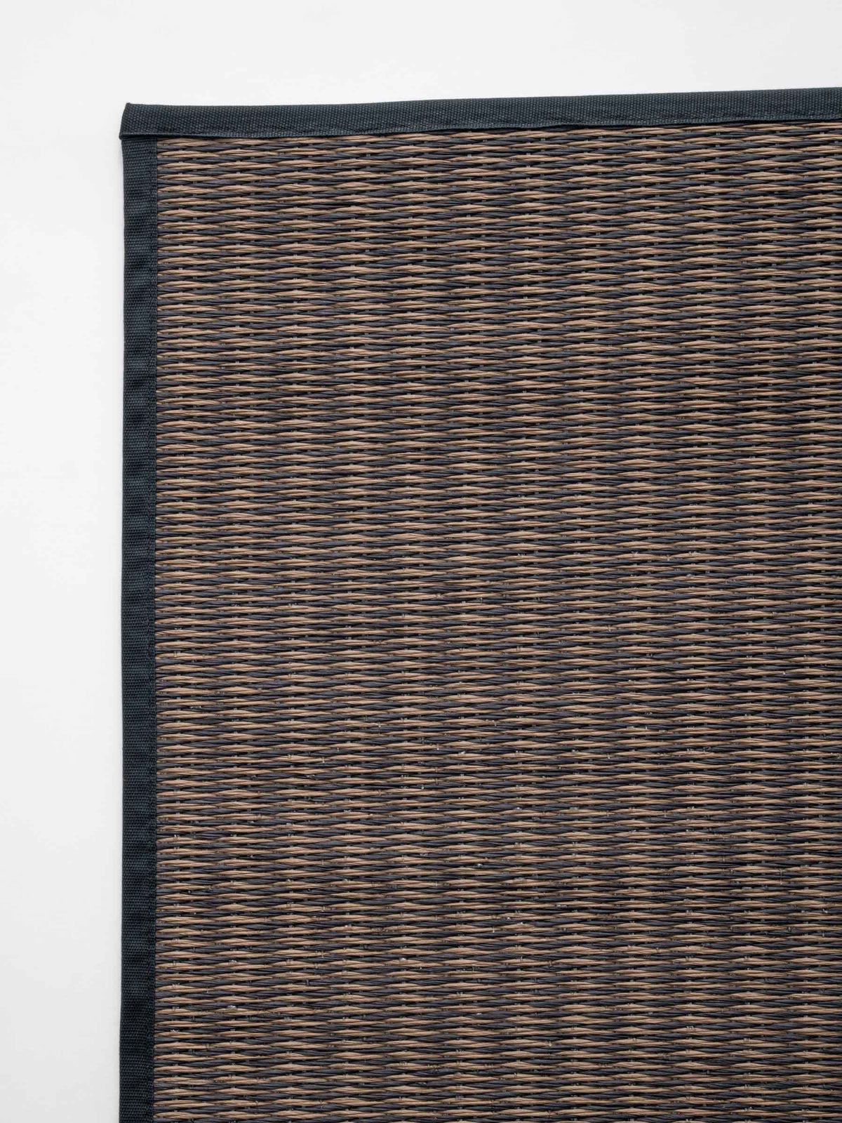 Tera paper yarn rug in Black/Brown – NORUM