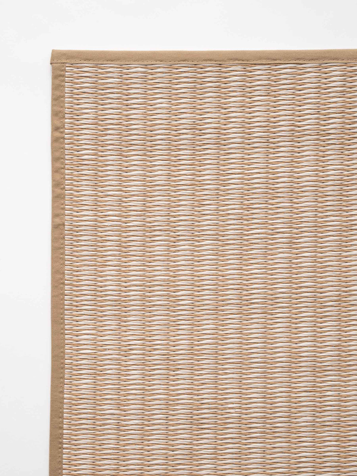 Tera paper yarn rug in White/Natural – NORUM