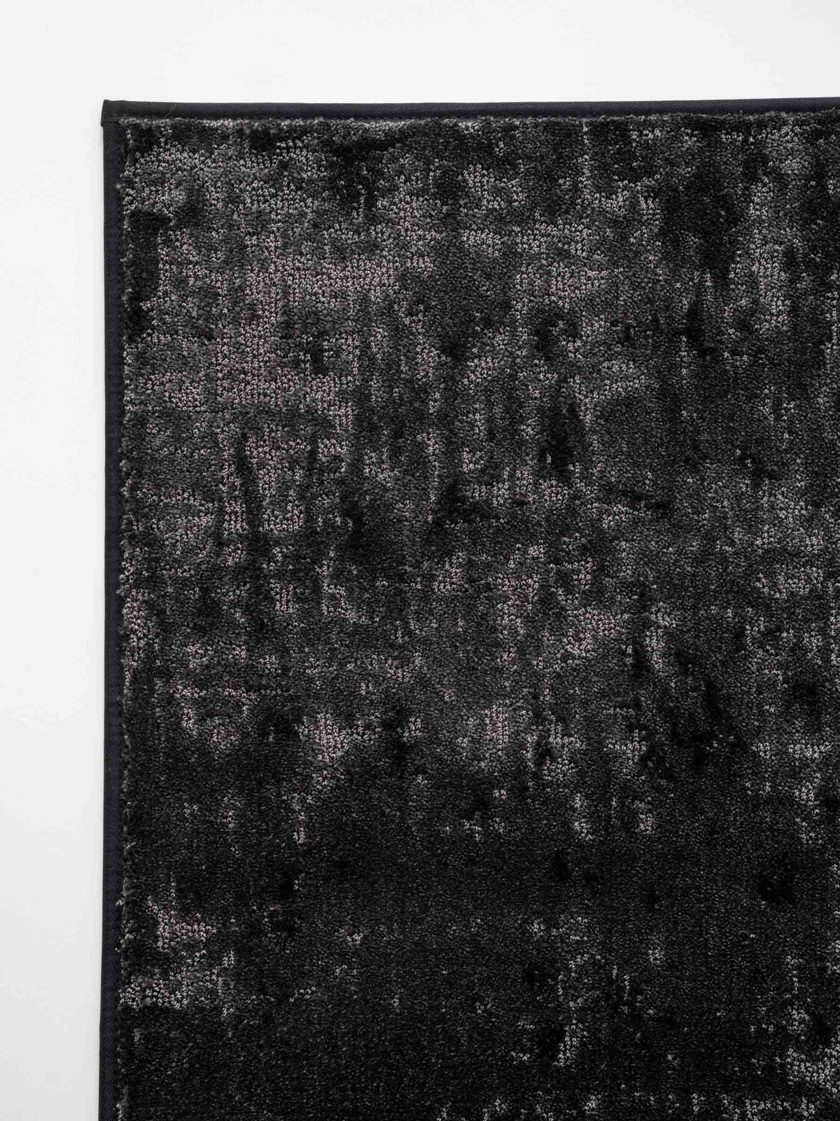 Airo soft pile rug in Soft Black – NORUM