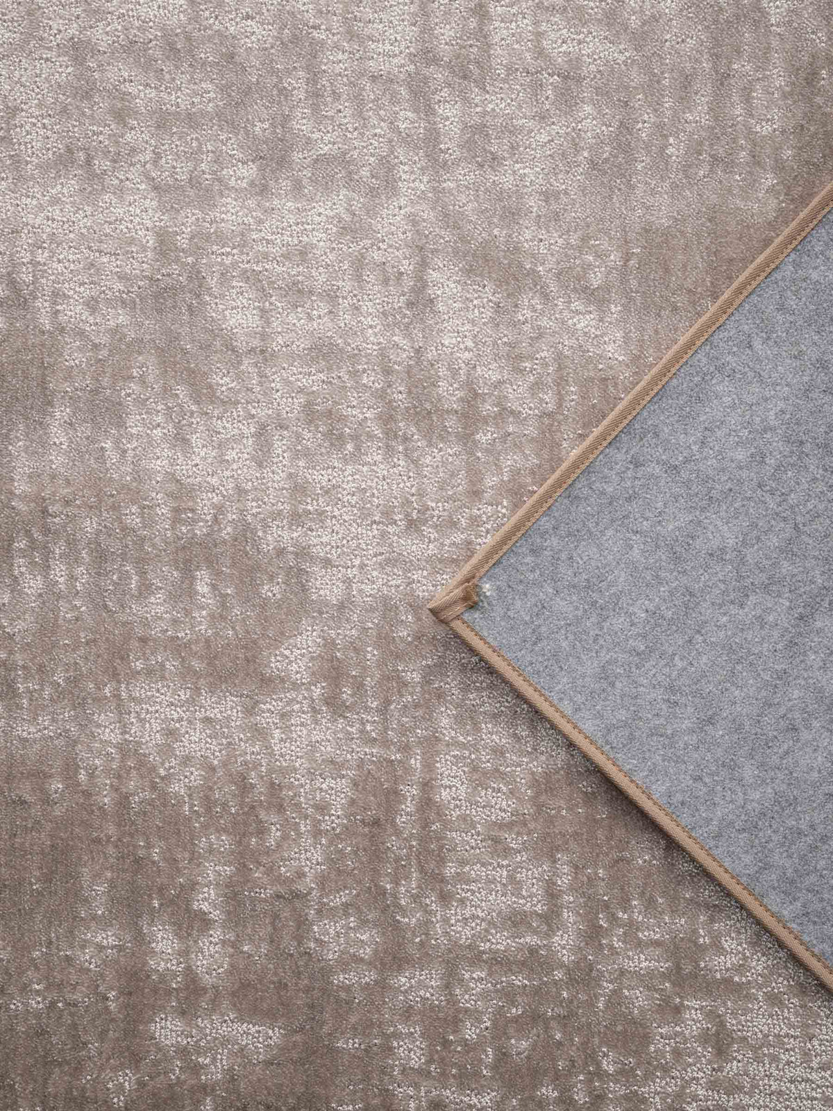 Airo soft pile rug in Velvet Sand – NORUM