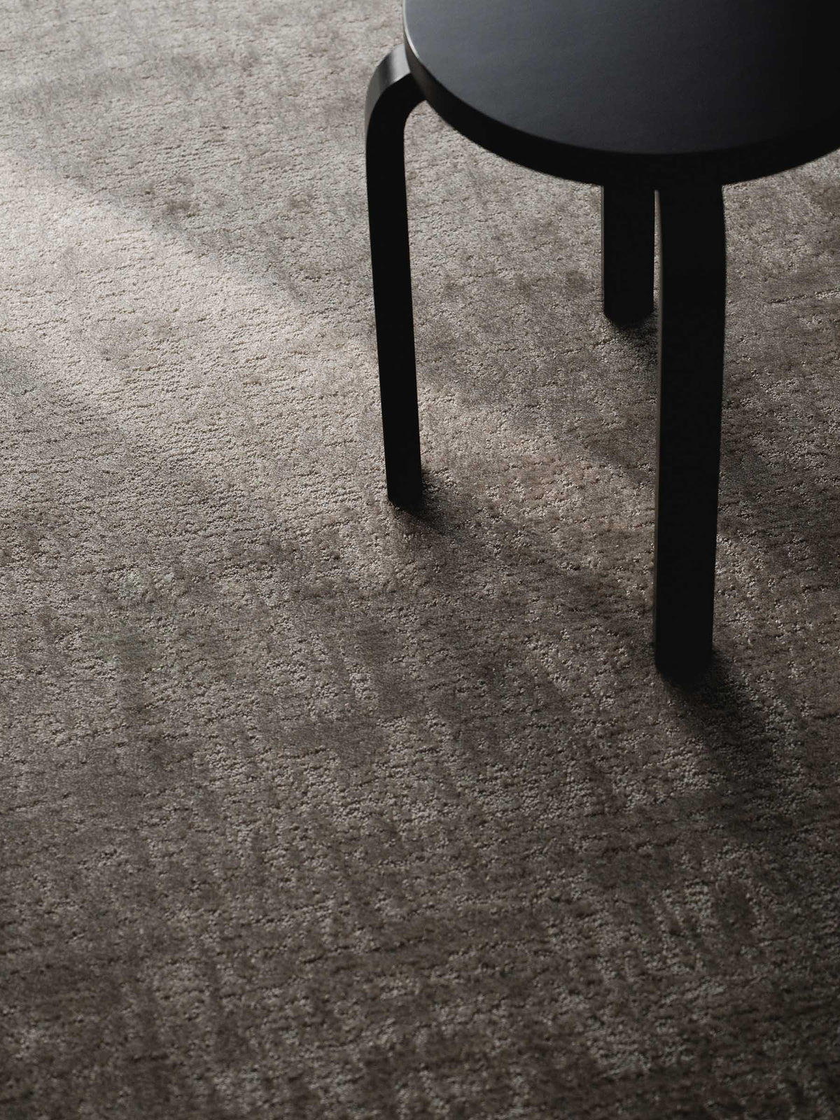 Airo soft pile rug in Velvet Sand – NORUM