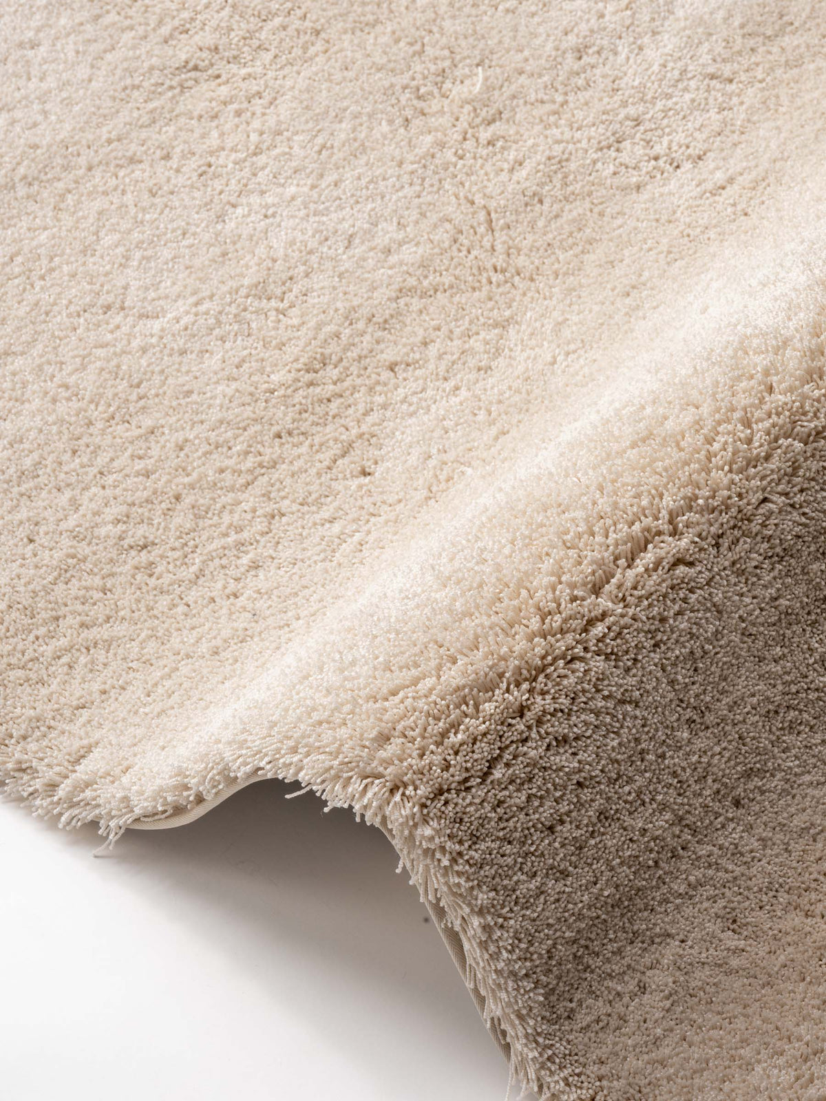 Avela soft pile rug in Off White – NORUM