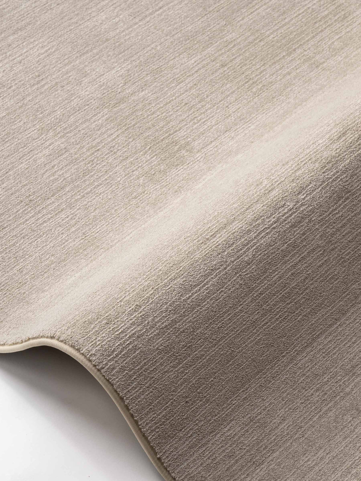 Elora soft pile rug in Light Grey – NORUM