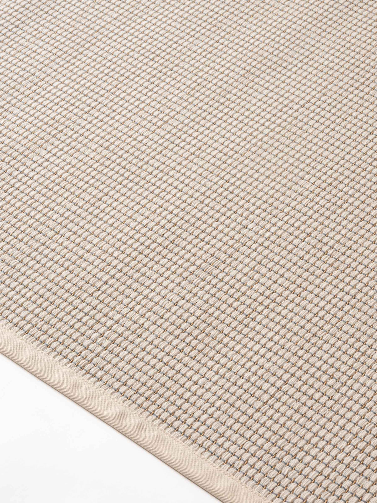 Lyra cotton-paper yarn rug in Pure White – NORUM
