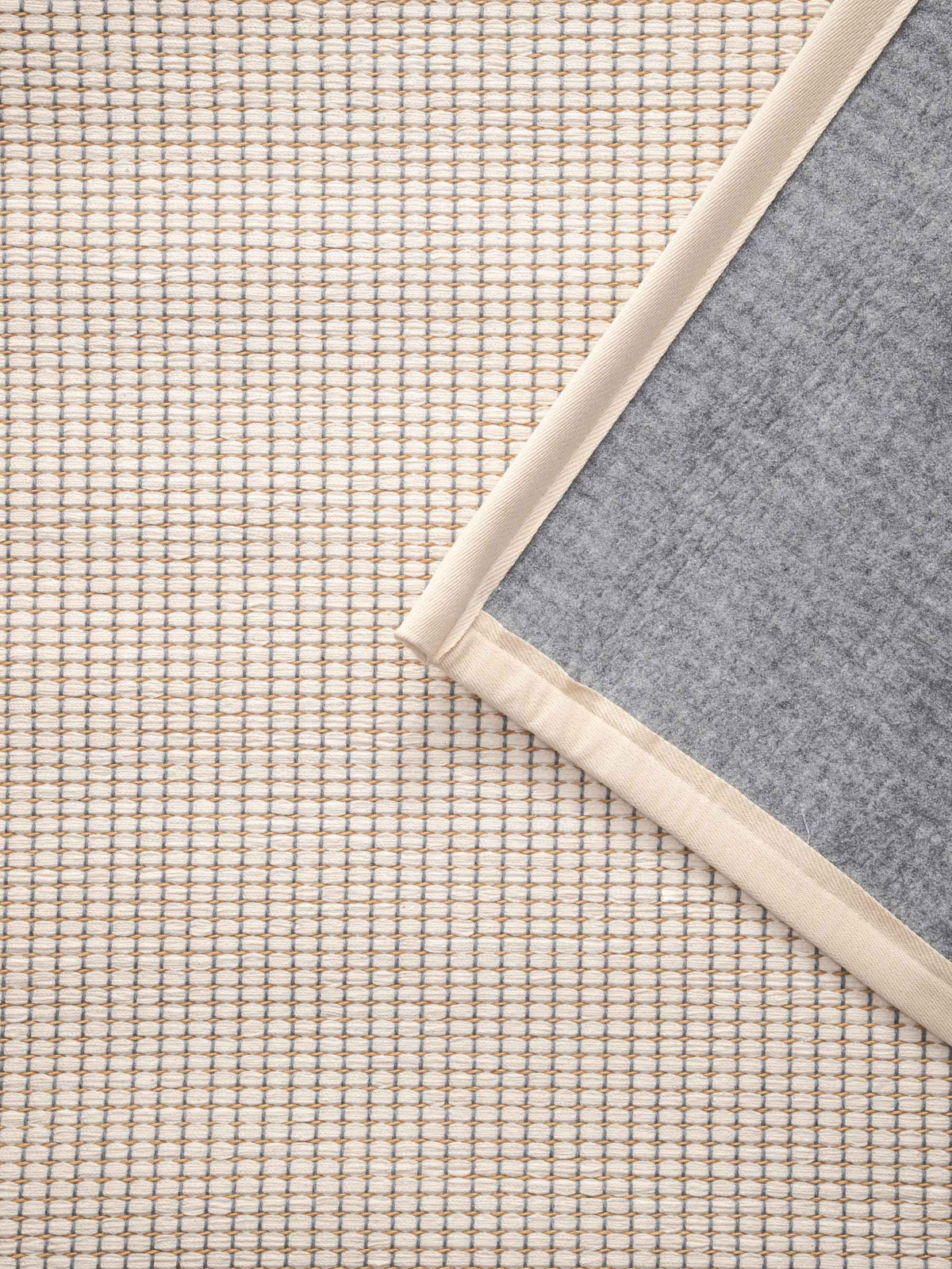 Lyra cotton-paper yarn rug in Pure White – NORUM