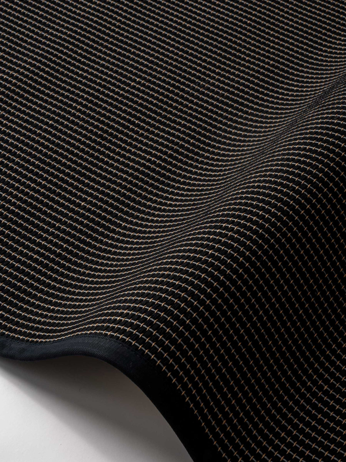 Lyra cotton-paper yarn rug in Soft Black – NORUM