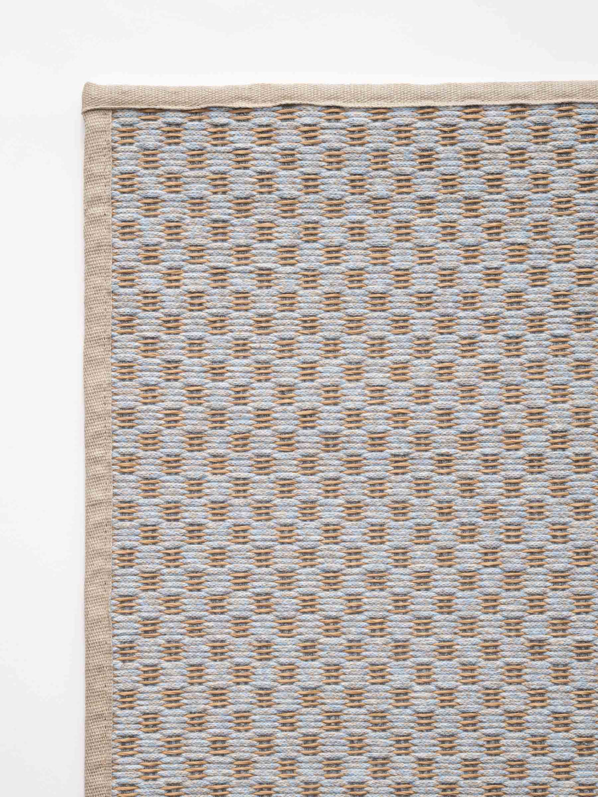 Nori cotton-paper yarn rug in Light Blue – NORUM
