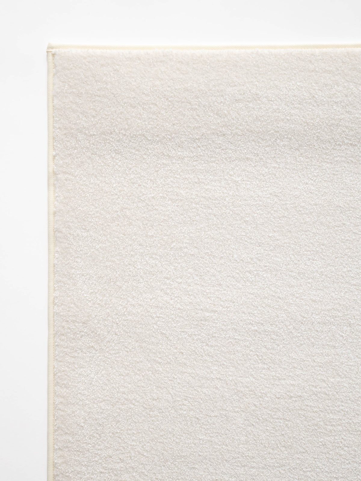 Nuva soft pile rug in Calm White – NORUM