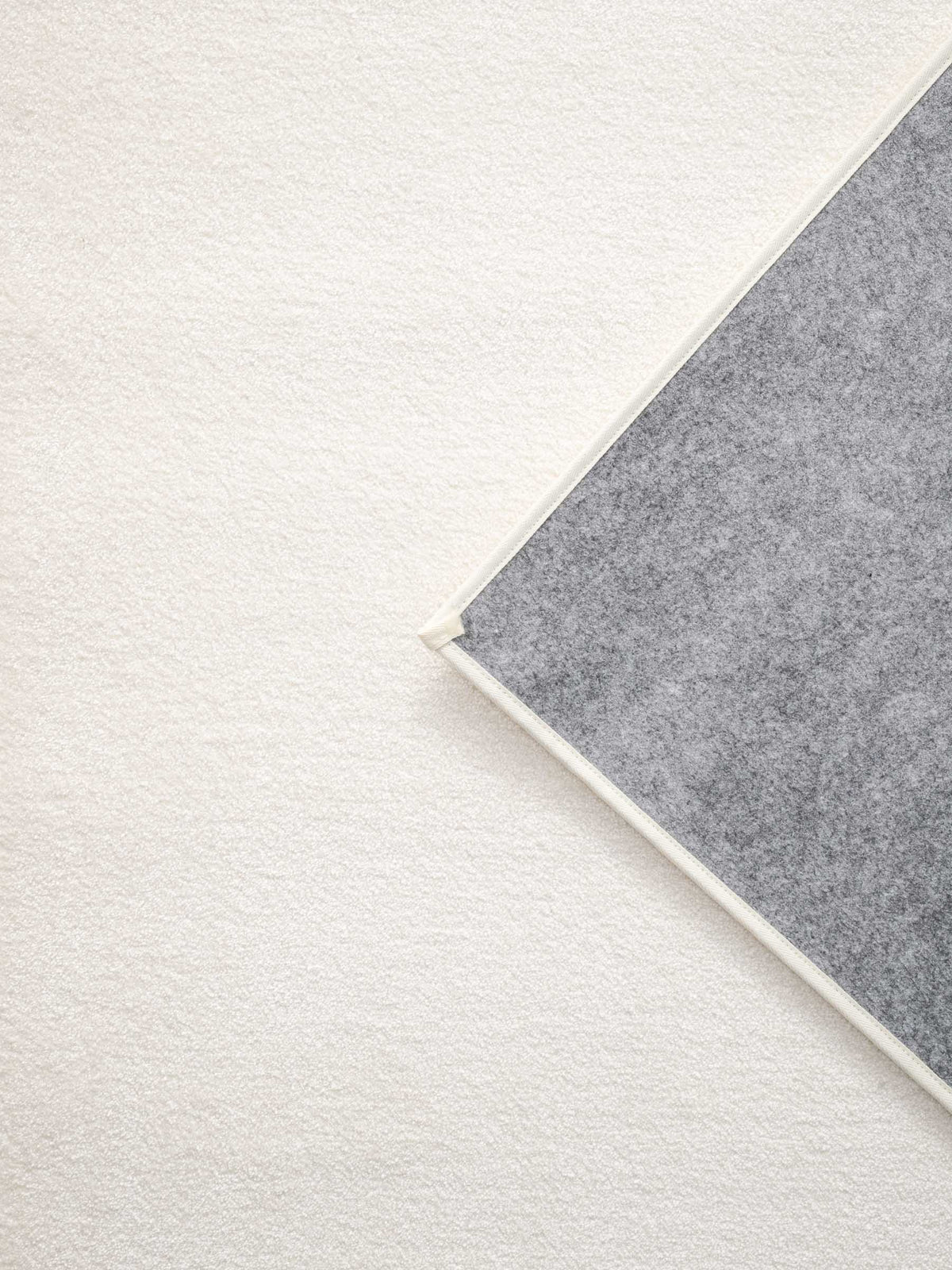 Nuva soft pile rug in Calm White – NORUM