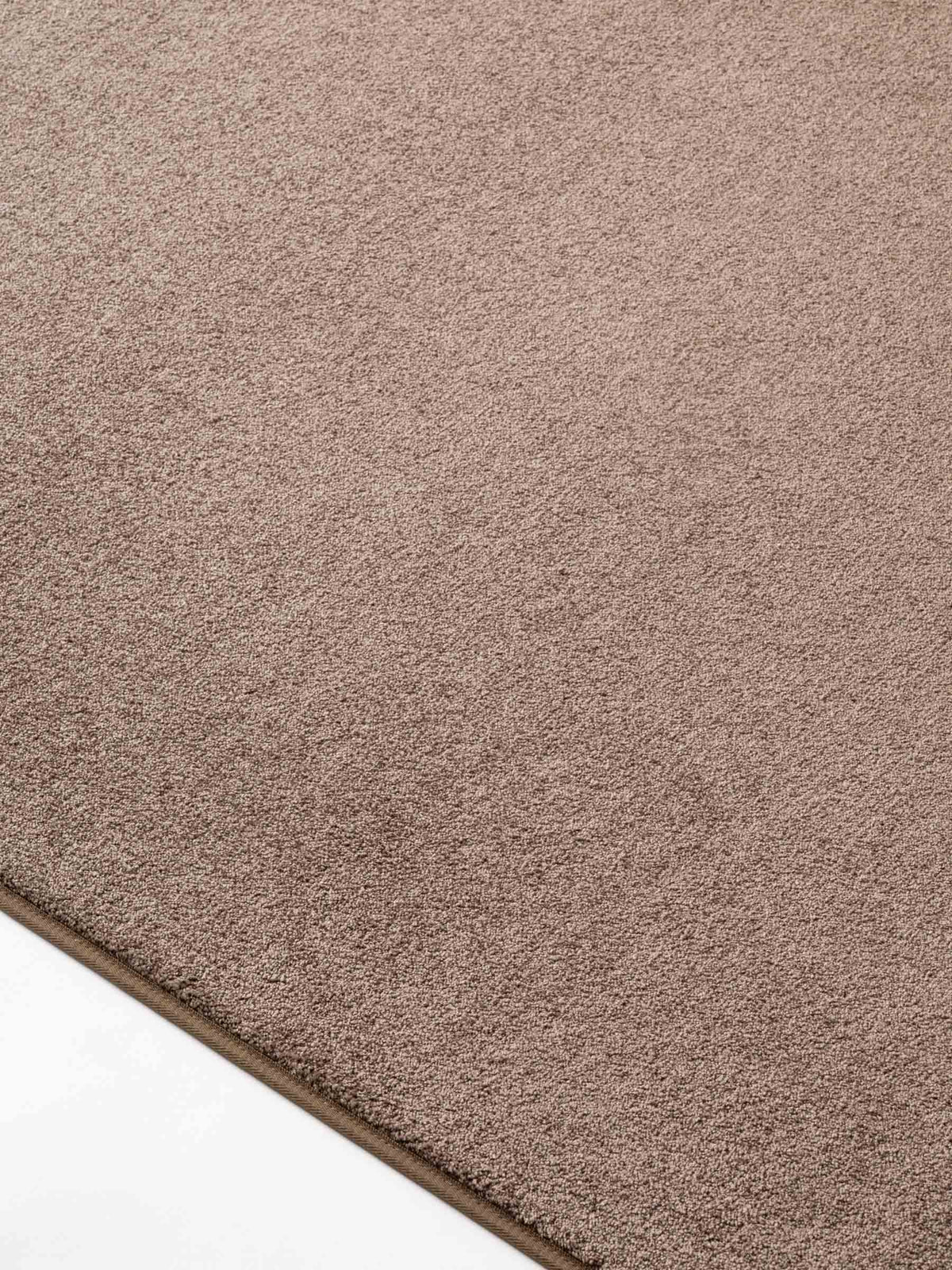 Nuva soft pile rug in Muted Brown – NORUM