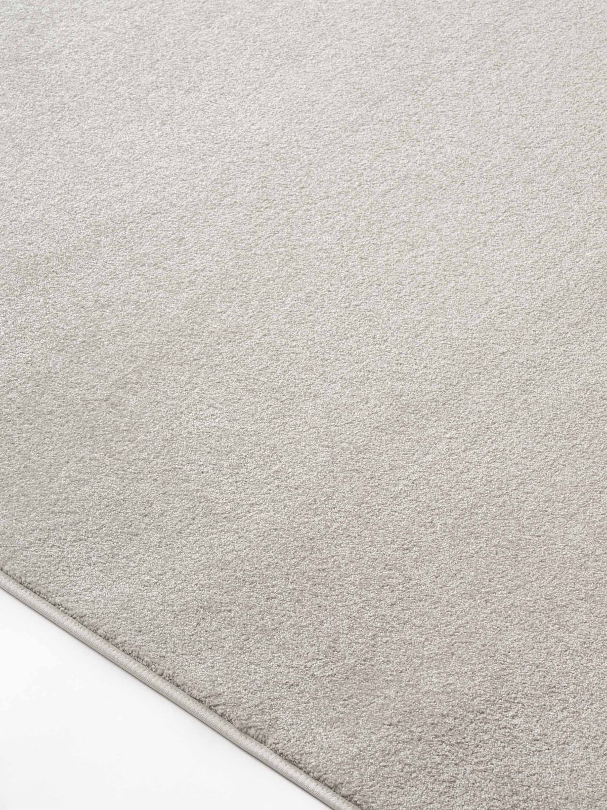 Nuva soft pile rug in Soft Grey – NORUM