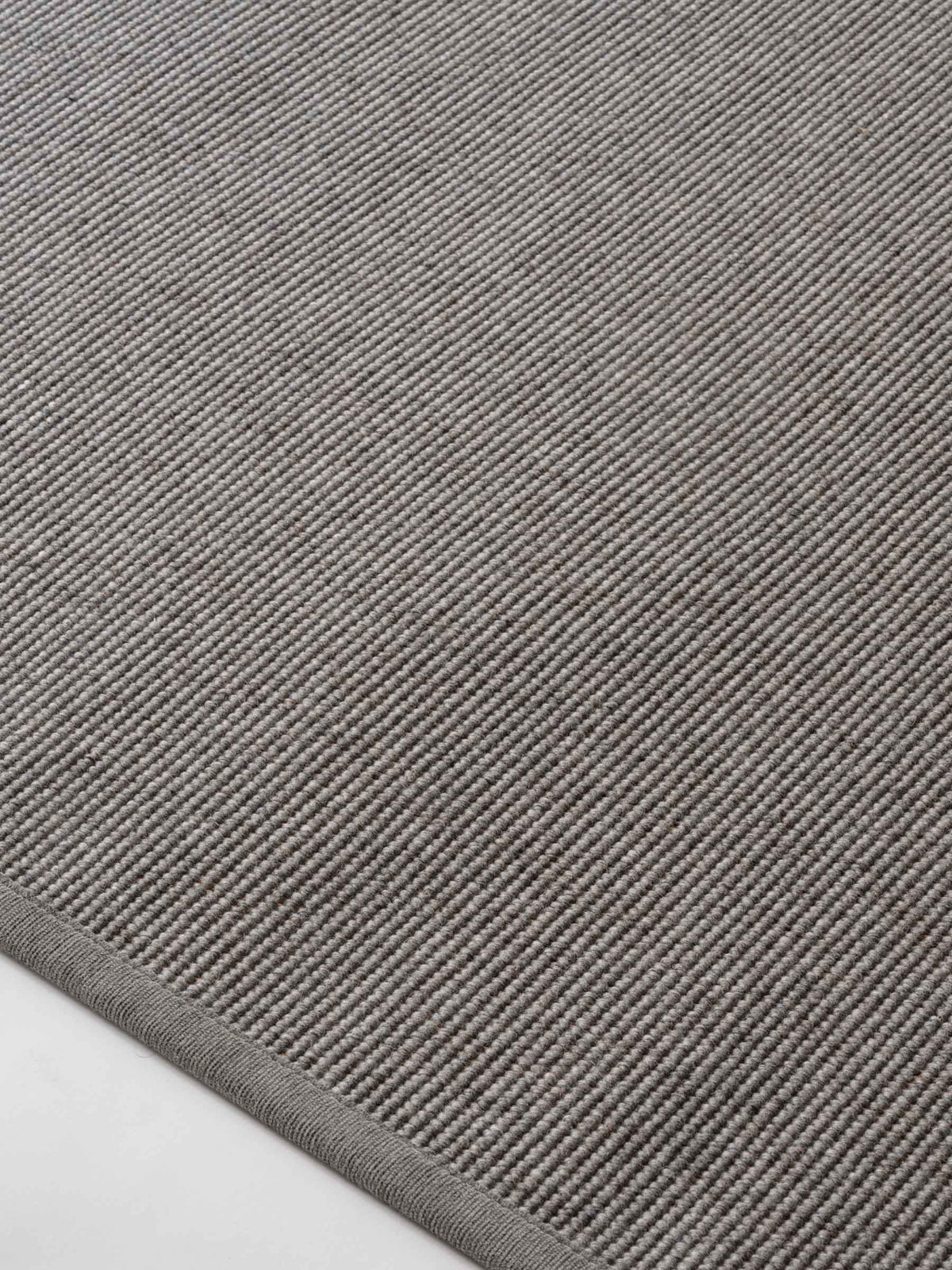 Sarea wool rug in Stone Grey – NORUM