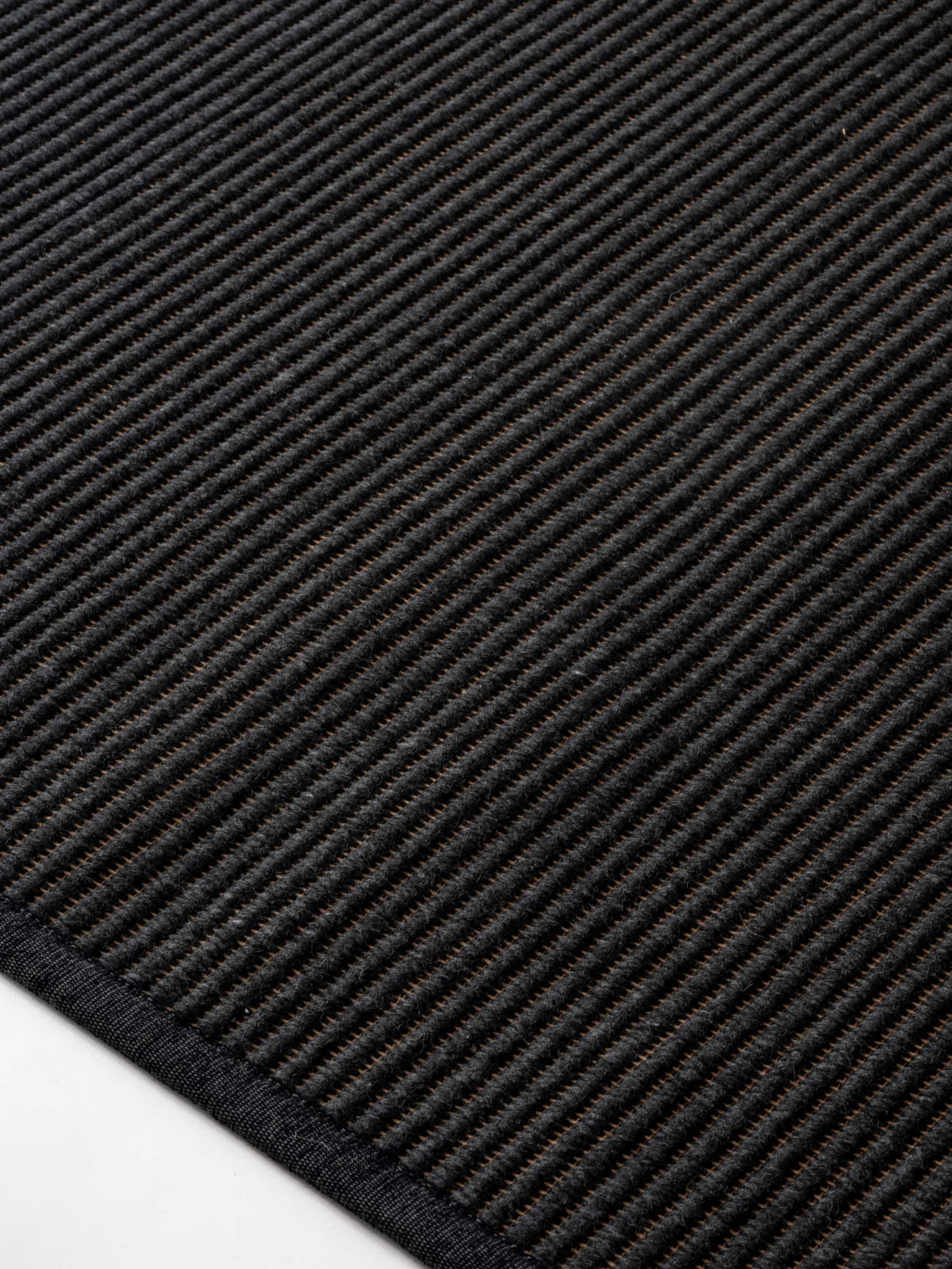 Taive wool rug in Soft Black – NORUM