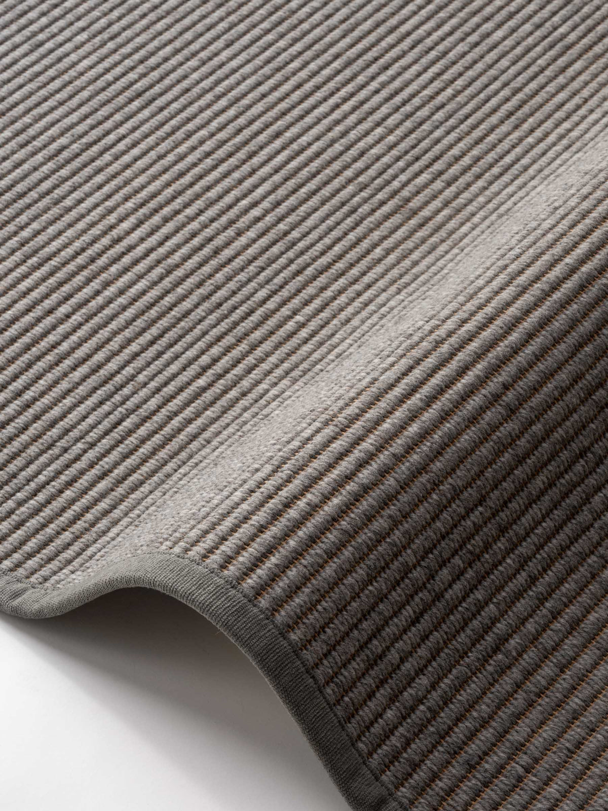 Taive wool rug in Stone Grey – NORUM