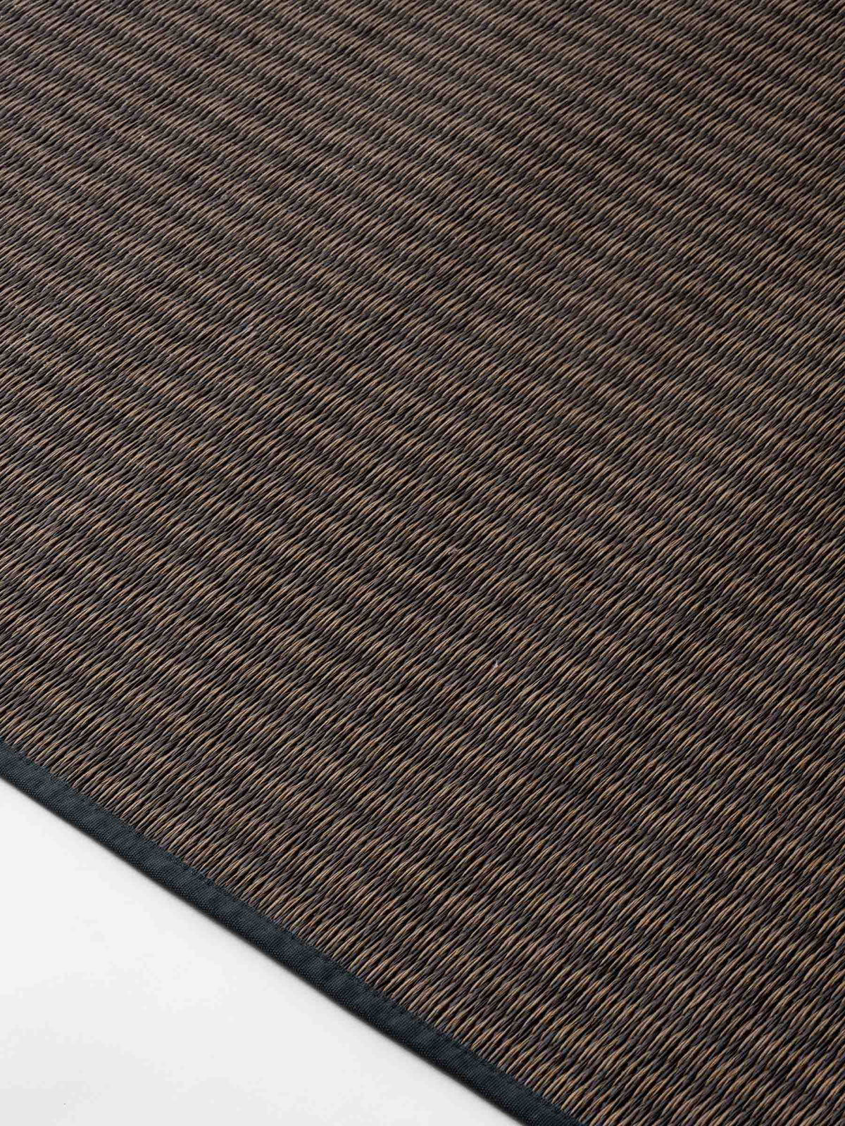 Tera paper yarn rug in Black/Brown – NORUM