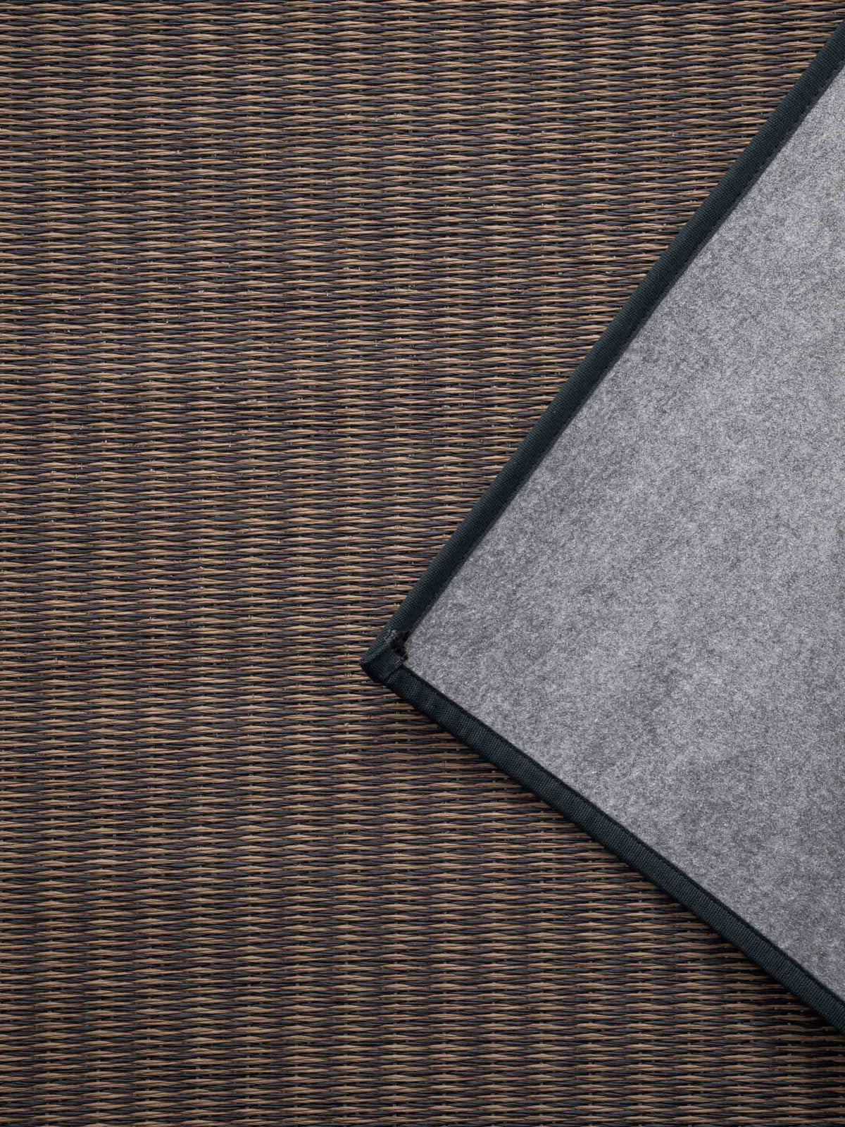 Tera paper yarn rug in Black/Brown – NORUM