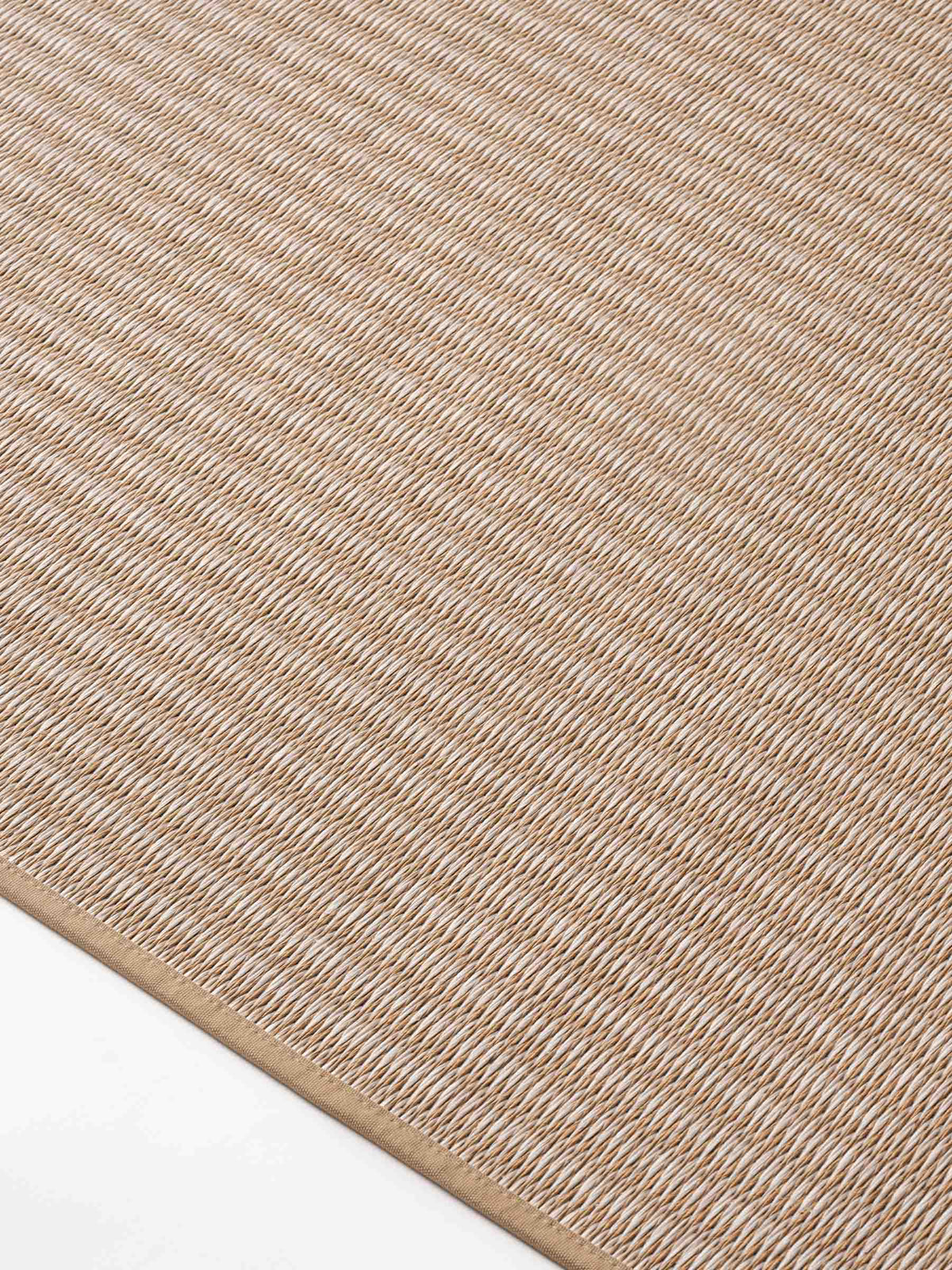 Tera paper yarn rug in White/Natural – NORUM