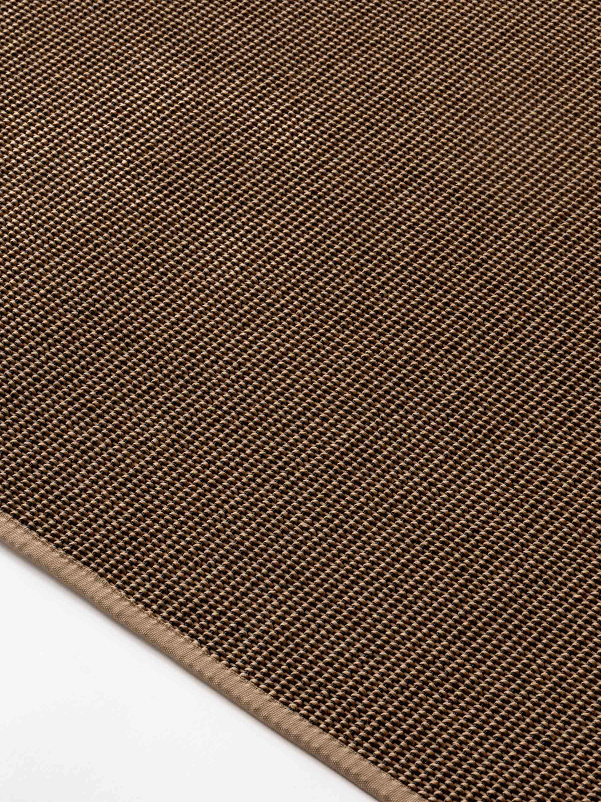 Vale paper yarn rug in Soft Black – NORUM