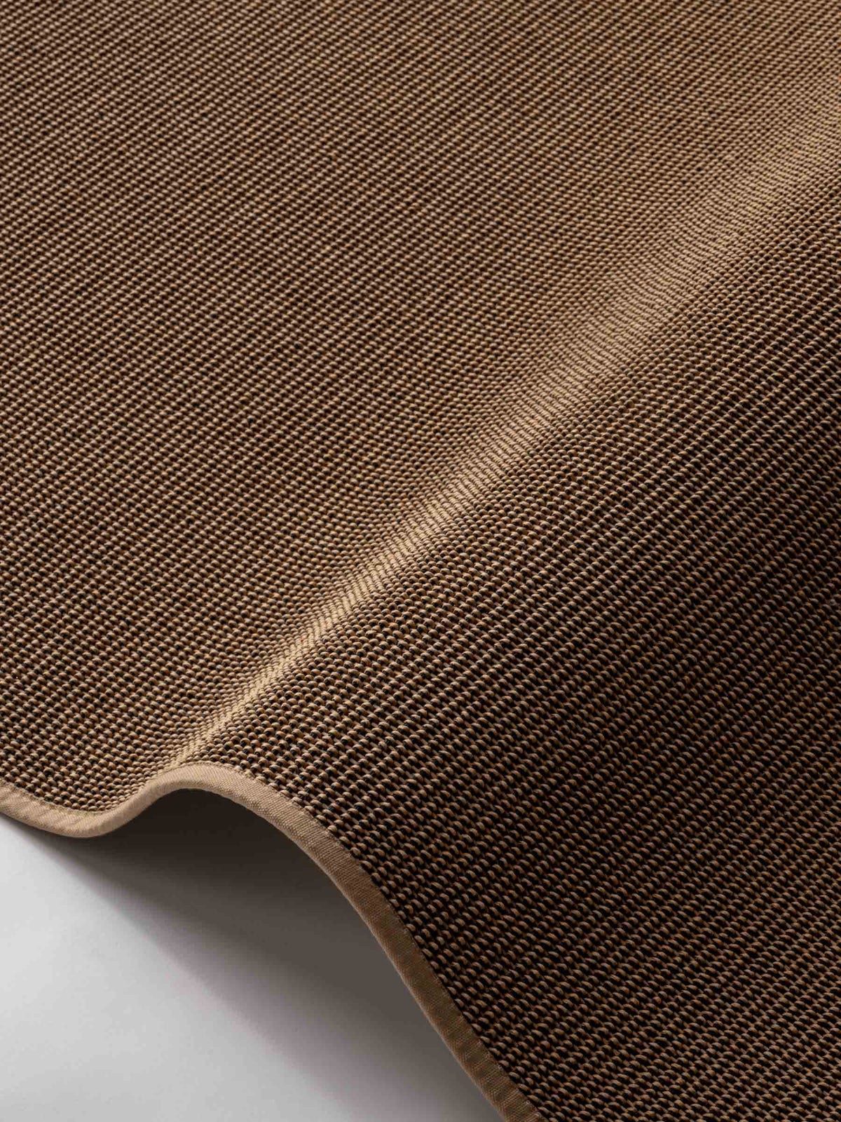 Vale paper yarn rug in Soft Black – NORUM