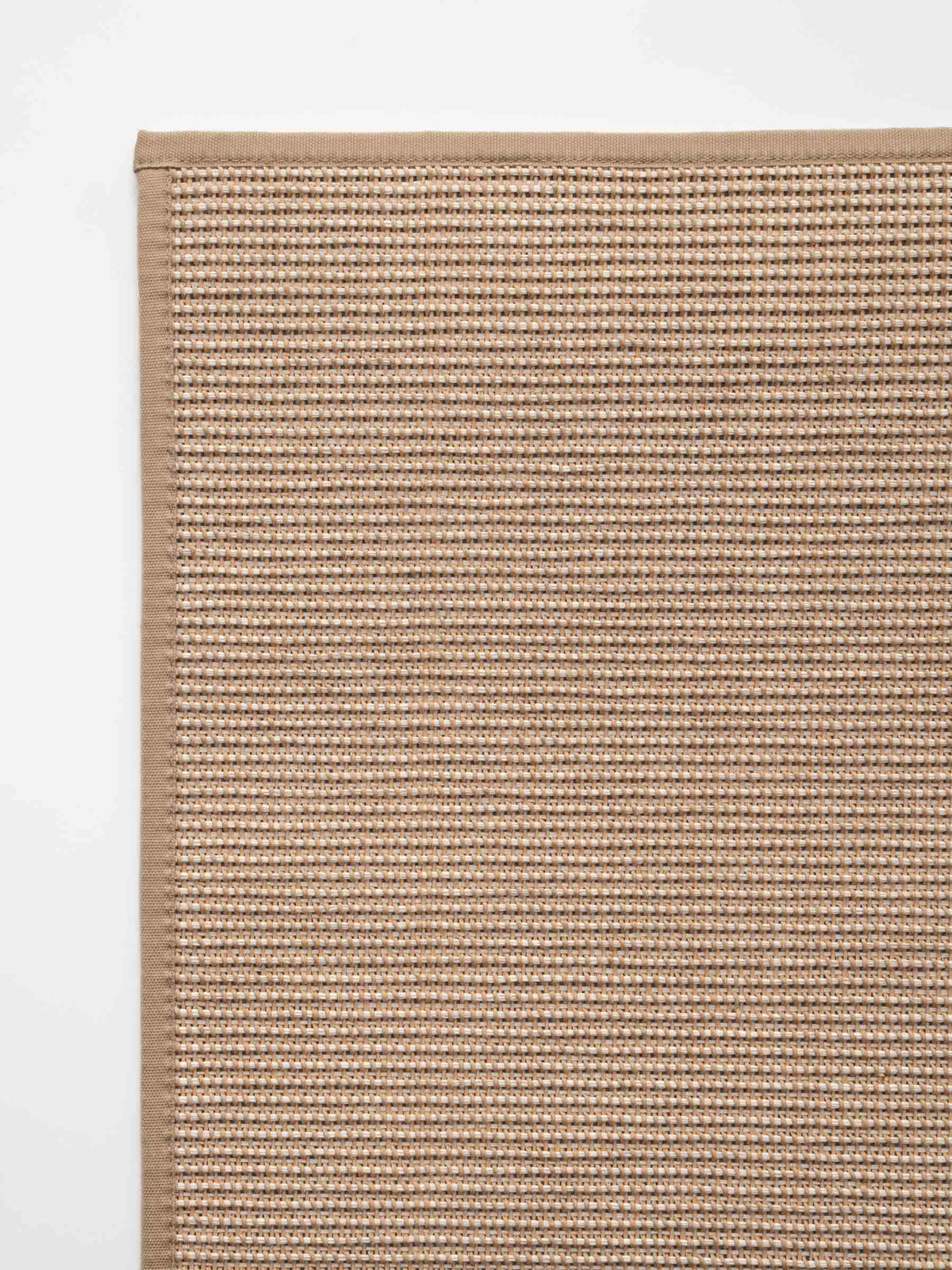 Vale paper yarn rug in White/Natural – NORUM